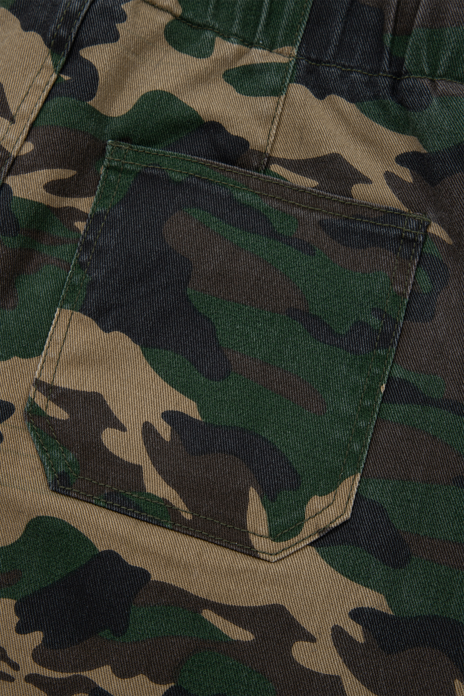 Green Camouflage Print Drawstring Patch Pocket Barrel Jeans