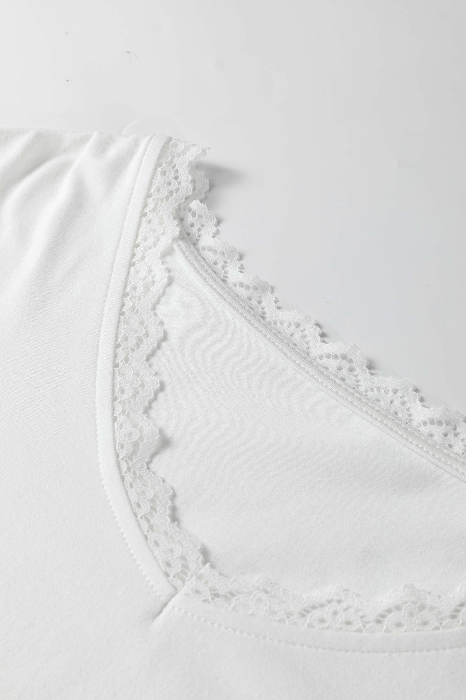 White Lace Trim V Neck Cuffed Long Sleeve Loose Top