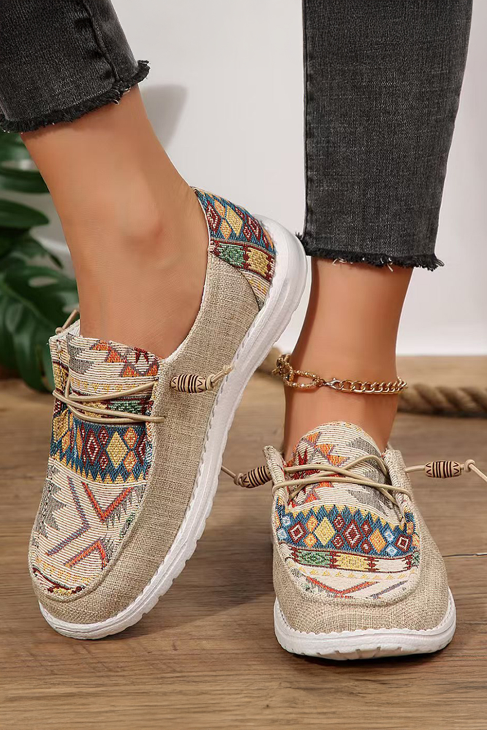 Beige Geometric Lace-up Decor Slip On Shoes
