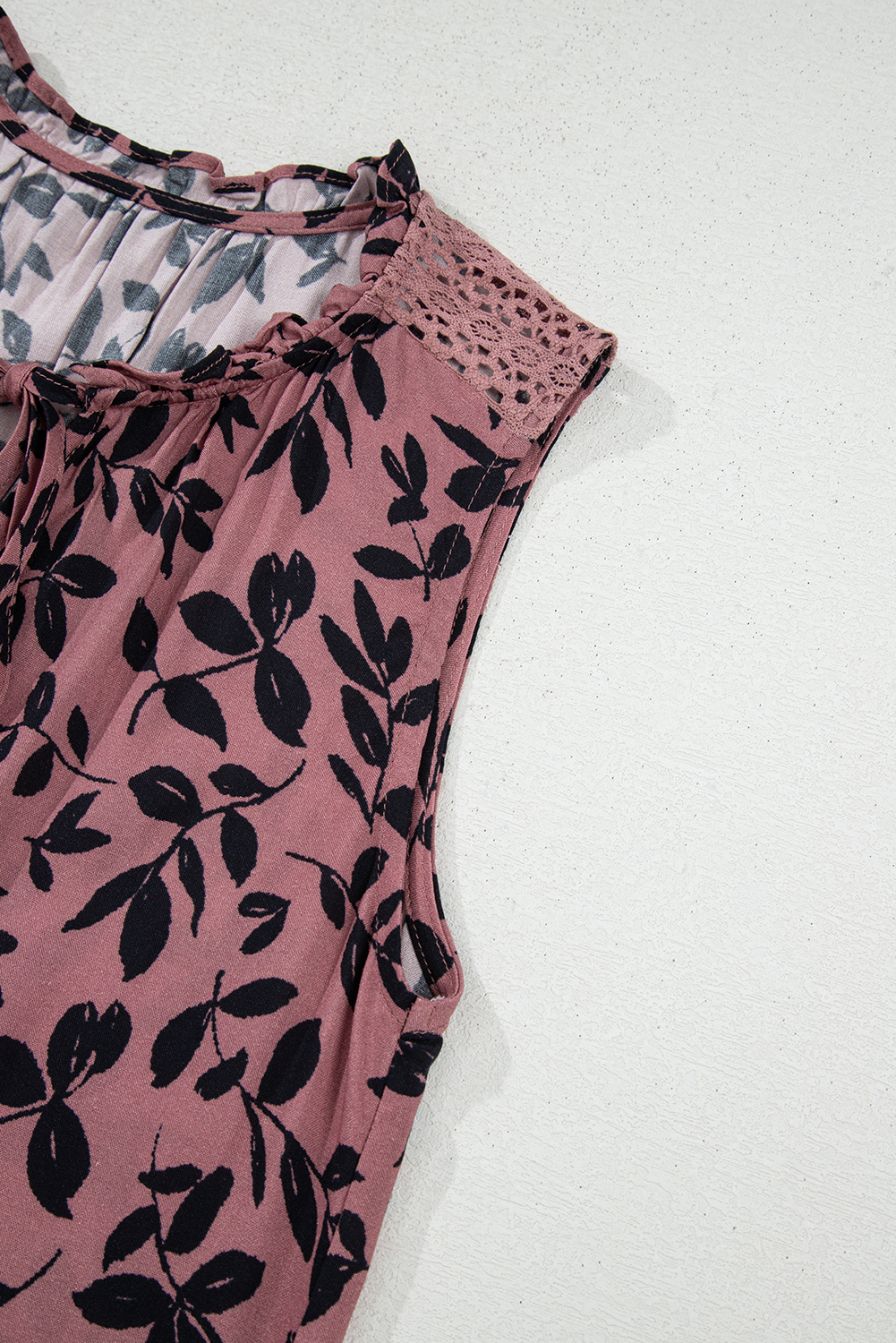 Brown Leaf Print Lace-up V Neck Crinckled Tank Top