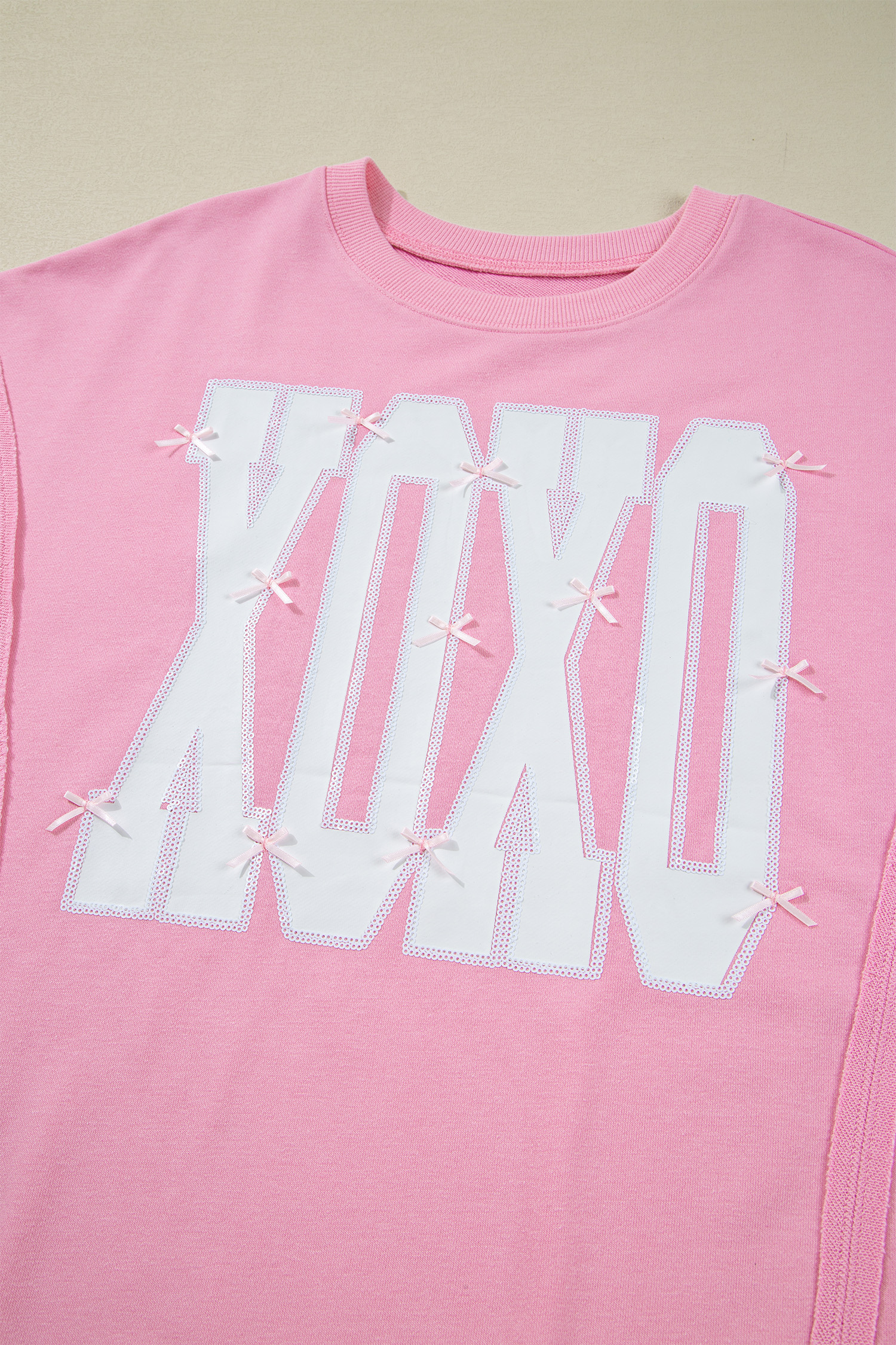 White Bow Sequin XOXO Letter Graphic Exposed Seam Baggy Sweatshirt