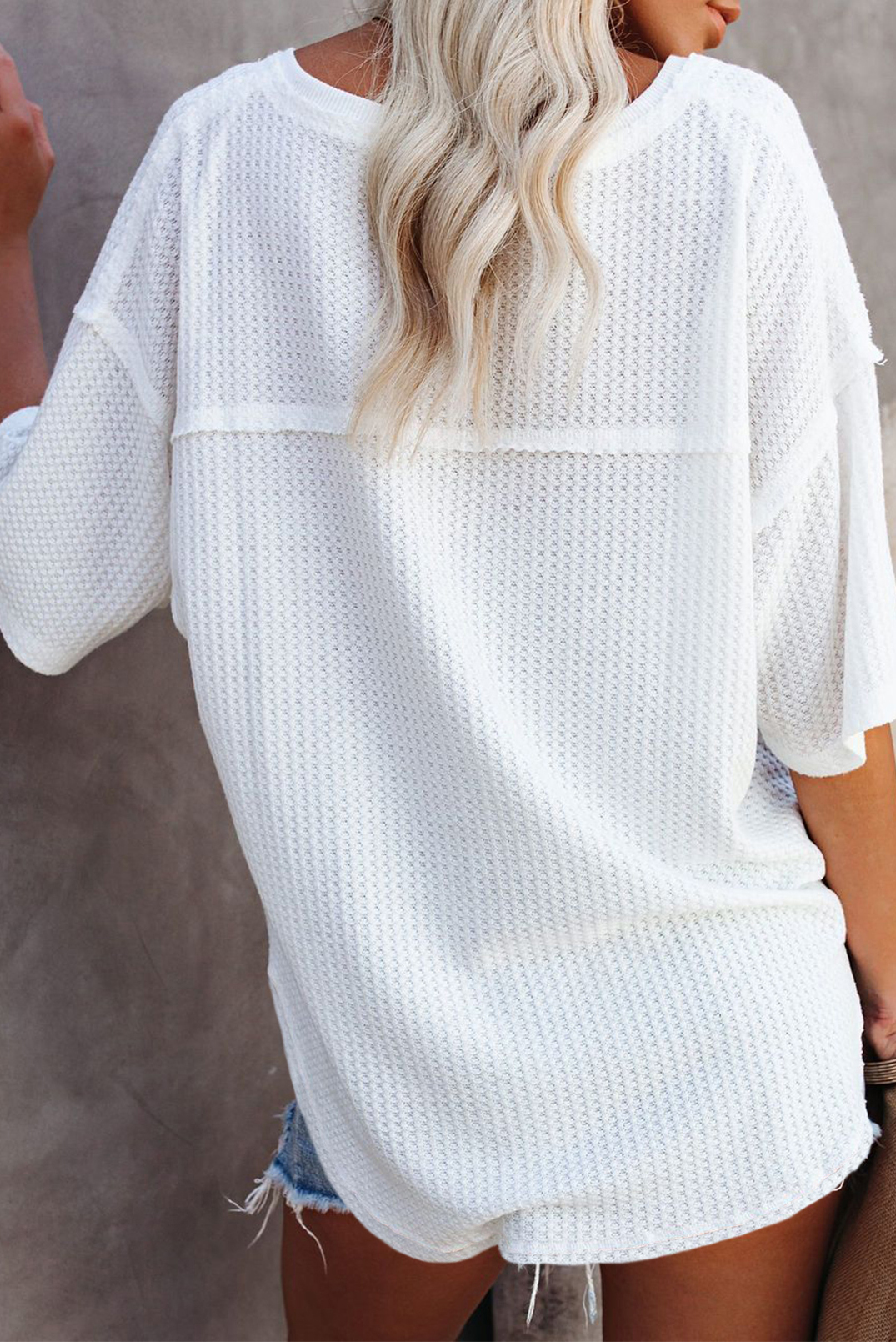 White Exposed Seam Half Sleeve Knitted V Neck Textured Top