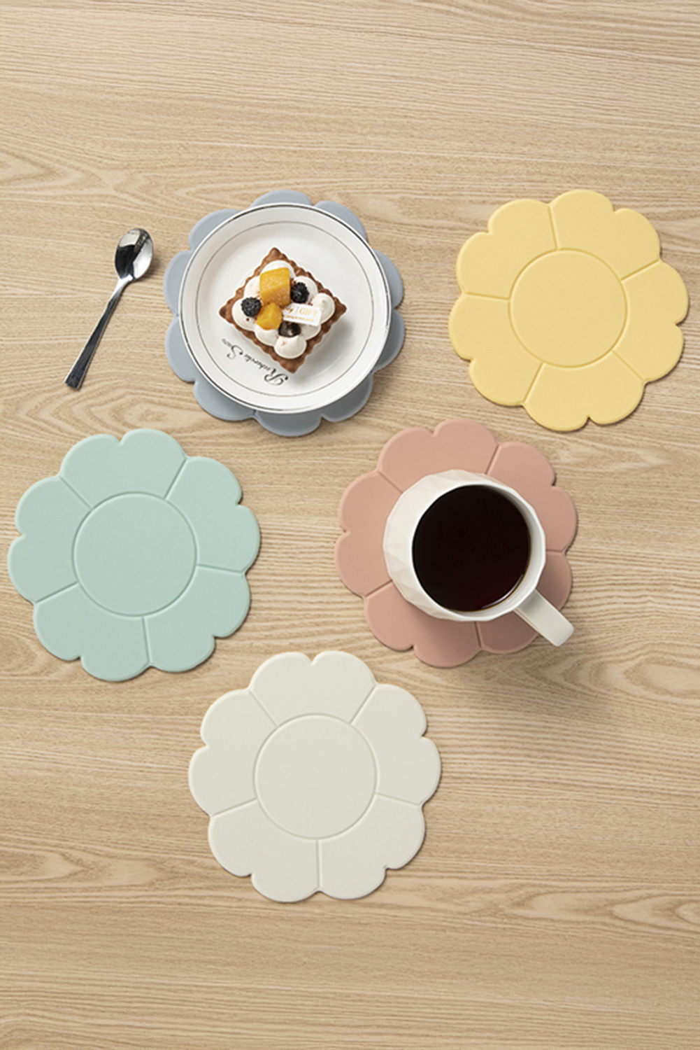 Apricot Pink Flower Shape Silica Gel Heat Insulate Placemat