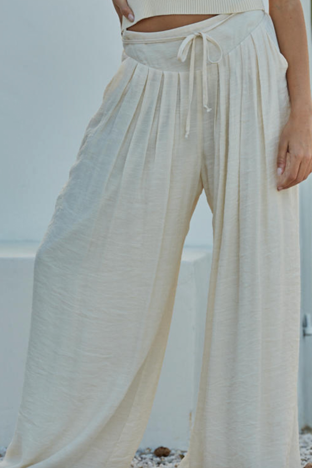 White Solid Drop Waist Pleated Wide Leg Casual Pants
