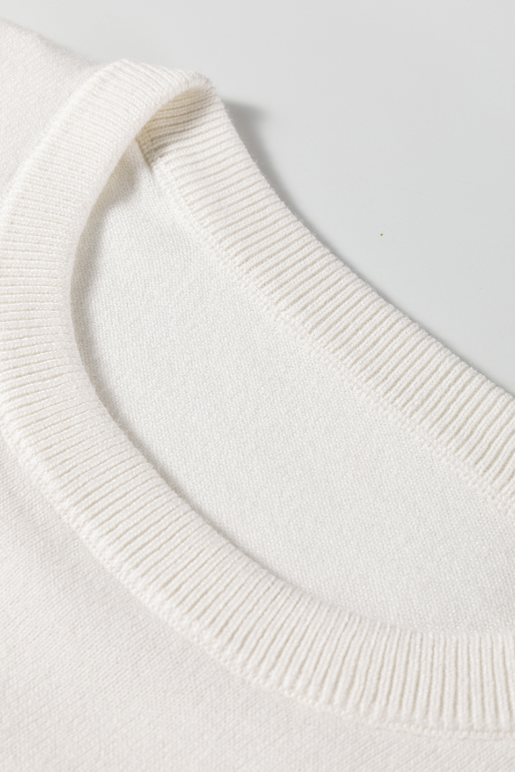 White Button Split Cuffs Round Neck Slim Sweater