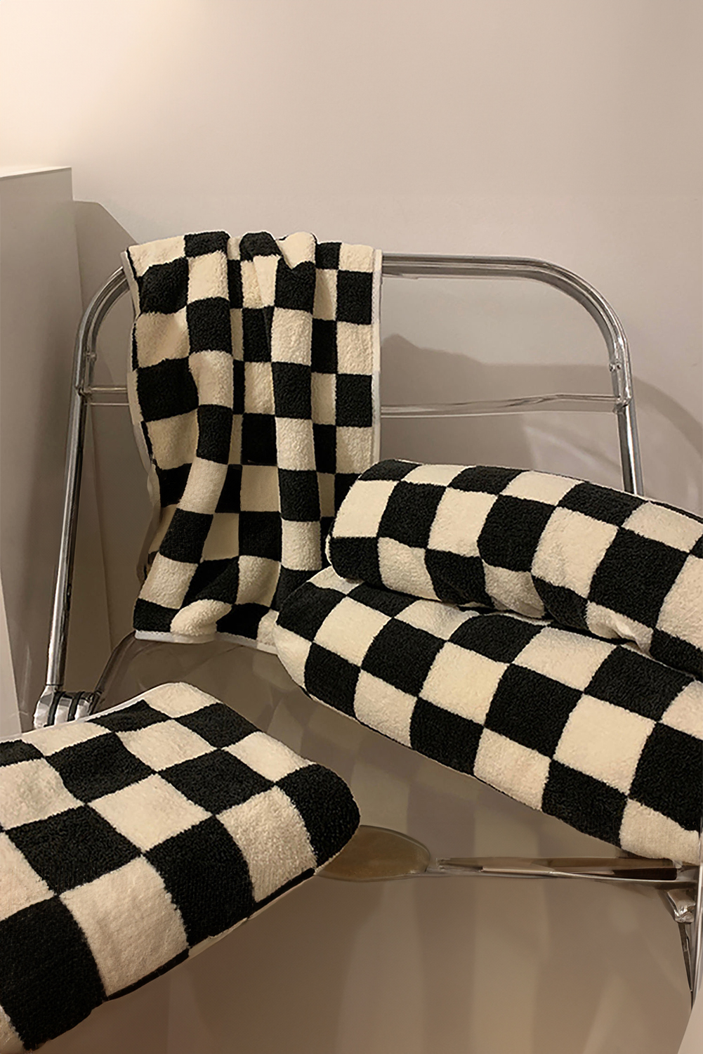 Black Fuzzy Checkerboard Bath Towel Set