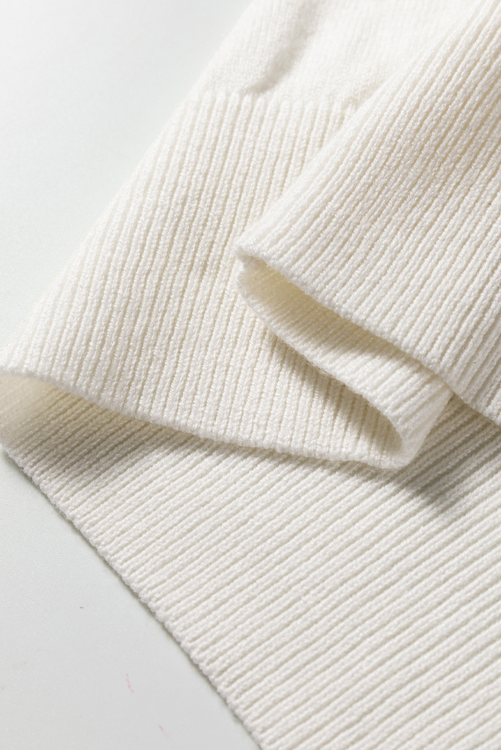 White Button Split Cuffs Round Neck Slim Sweater