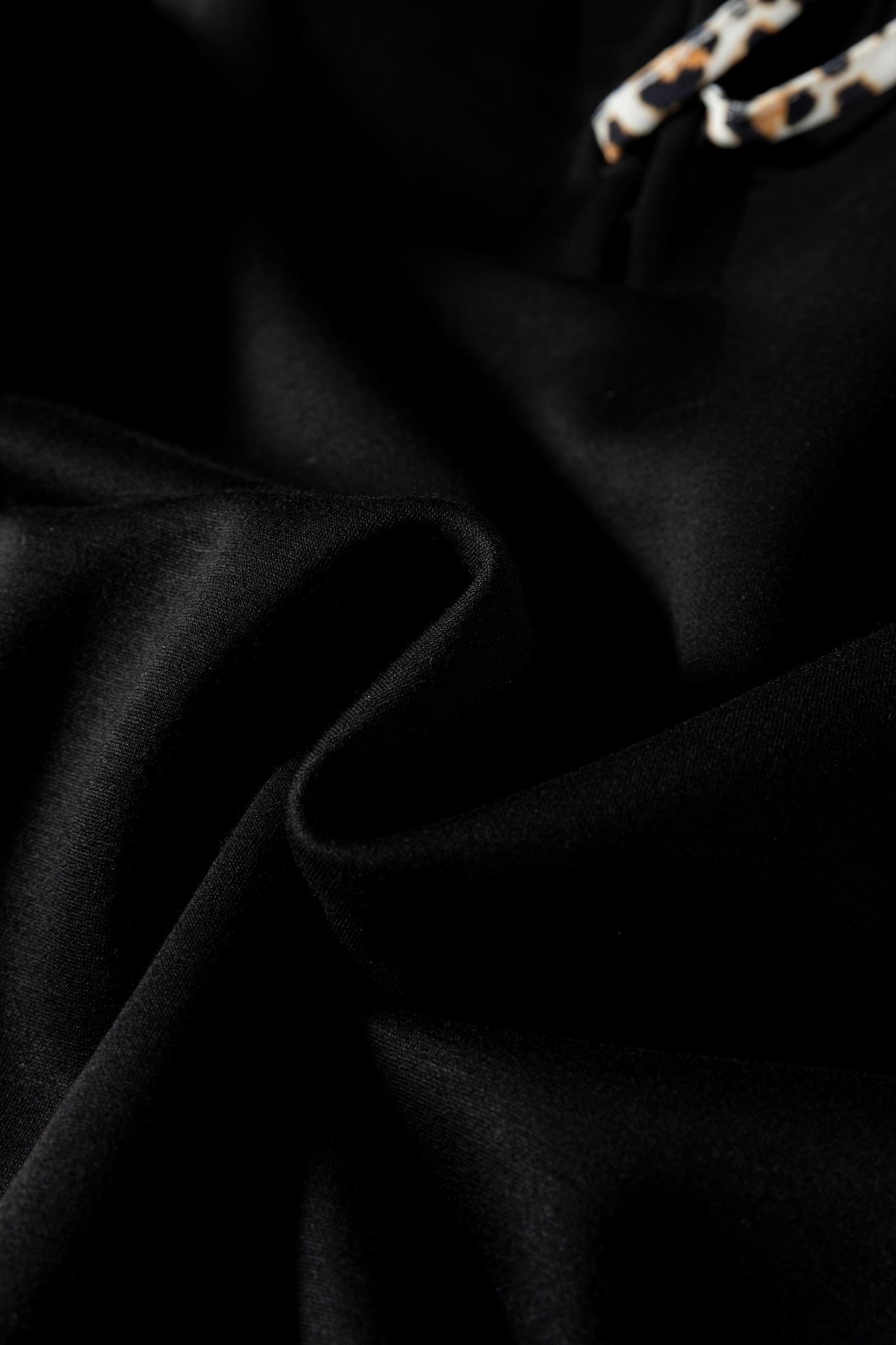 Jet Stream Leopard Contrast Drawstring Hood Drop Shoulder Loose Top